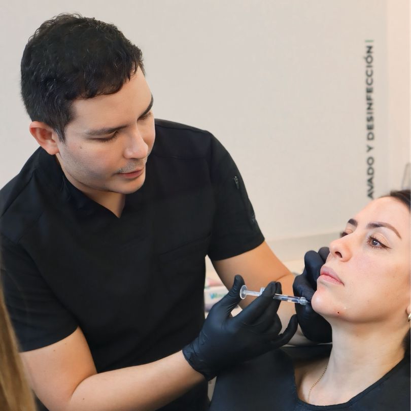 Dr. Jorge Vives - Aplicación de Ácido Hialurónico en Cartagena