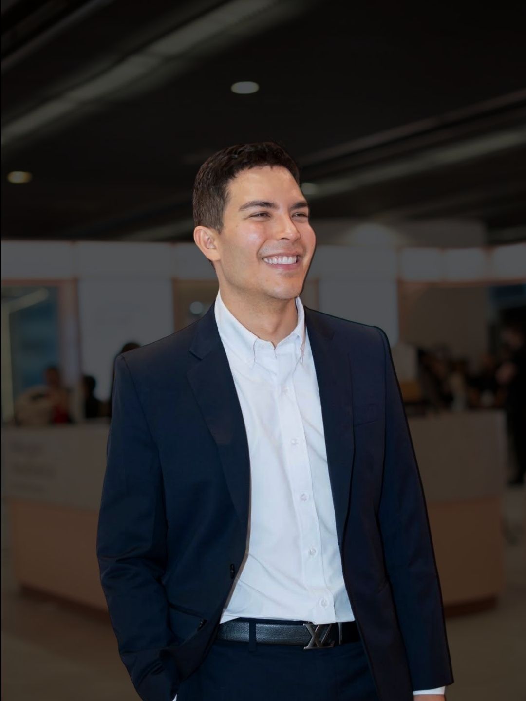 Dr. Jorge Vives, radiólogo certificado especializado en ecografía facial