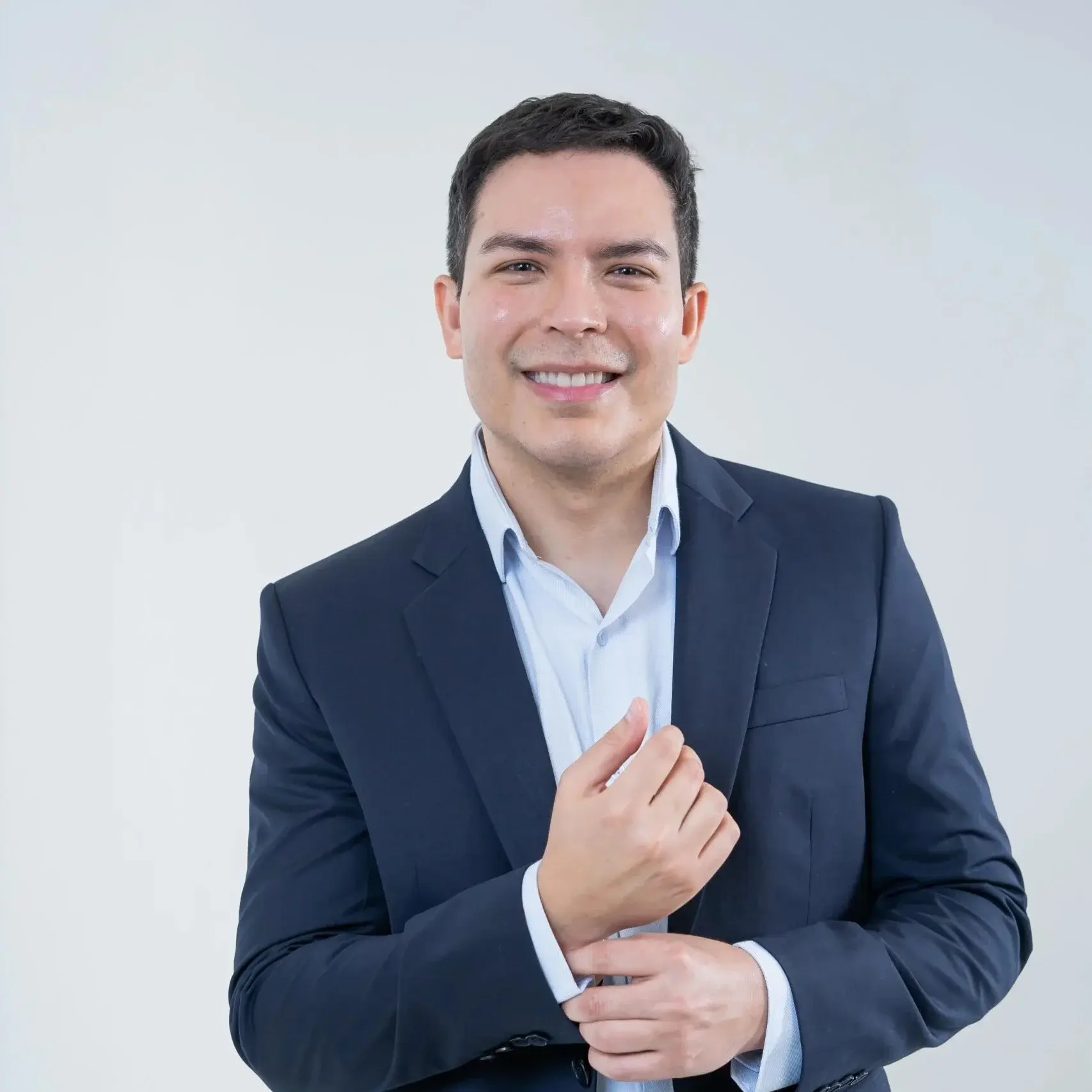 Dr. Jorge Vives, radiólogo con formación en medicina estética en Cartagena